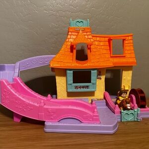 Fisher-Price Little People Belle’s Klip Klop Cottage
